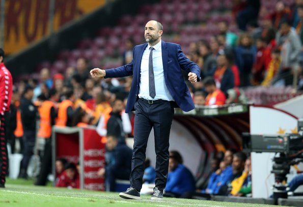 Galatasaray'da tarihi neşter