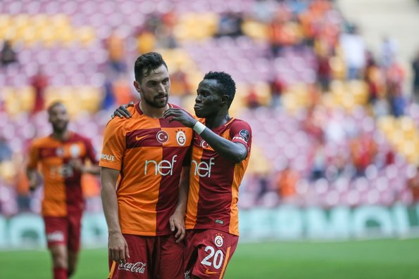 Galatasaray'da tarihi neşter