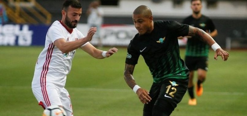 Akhisar tek attı üç aldı
