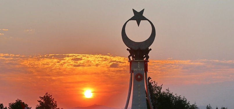 Ne mutlu ki bu ülkenin evlatlarıyız
