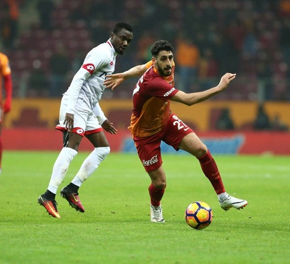 Galatasaray'da tarihi neşter